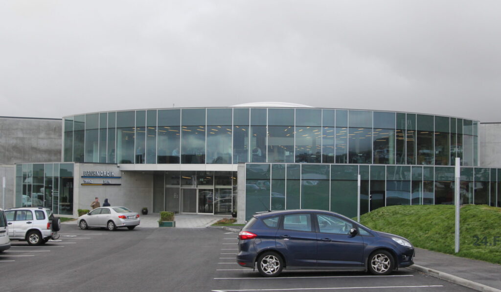 Fyrrverandi løgmaður spyr hví Føroya Banki upplýsir forbrúk hjá sínum kundum