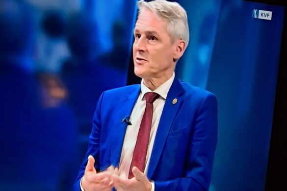 Høgni Hoydal farin frá sum formaður í Tjóveldi