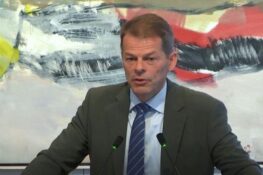 Avtaka mótrokningina av arbeiðsinntøku í fólkapensjónini!