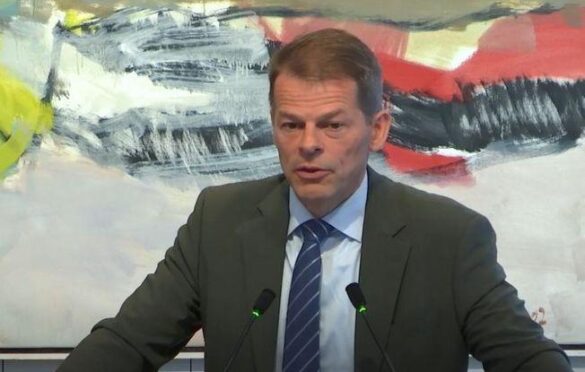 Avtaka mótrokningina av arbeiðsinntøku í fólkapensjónini!