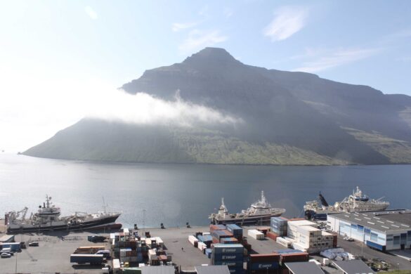 Vil Føroyar bróta alttjóða fiskivinnuavtalur og møguliga innføra ólóligar sanktiónir mótið russiskum feløgum sum fiska lógliga við Føroyar?