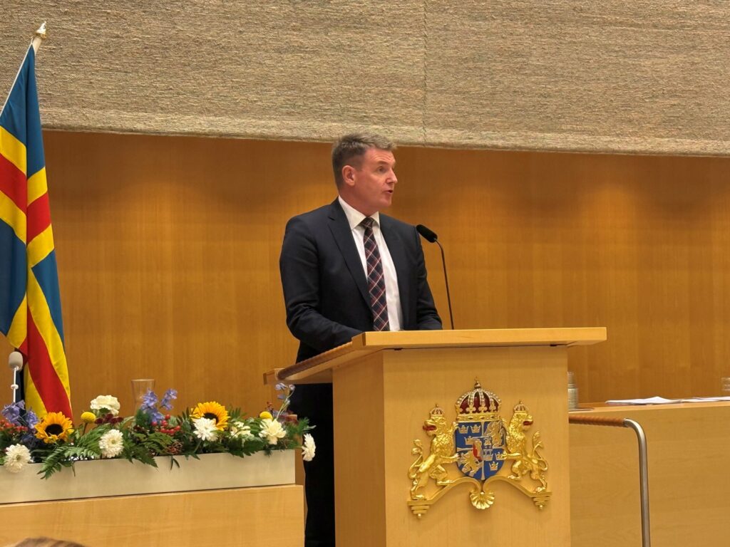 Røða løgmans í Stokkhólmi: De små samfunds lys er ikke mindre, fordi de lyser for færre