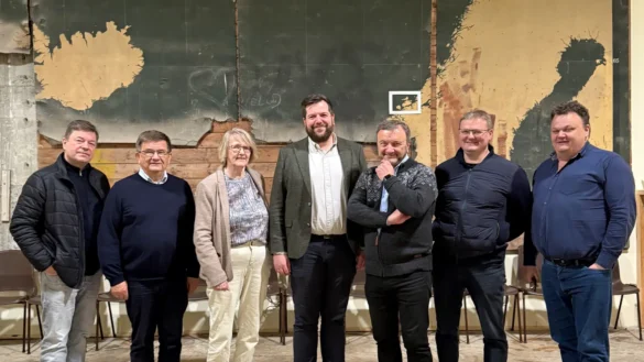 Landsstýrismaðurin kunnaði seg um Krígssavnið