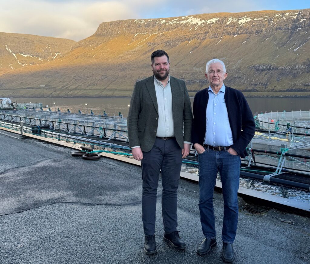 Landsstýrismaðurin á vitjan hjá Hiddenfjord