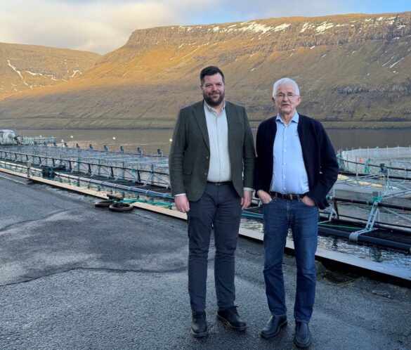 Landsstýrismaðurin á vitjan hjá Hiddenfjord