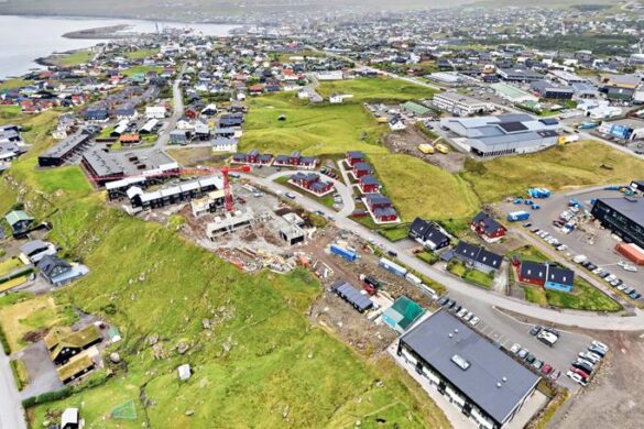 Broyting av serstøku byggisamtykt nr. 7 fyri Eysturbýin og Uppskot um broyting av serstøku byggisamtyktini millum Skotarók og Oyggjarvegin. Hetta skrivar Tórshavnar kommuna og tú kanst lesa um broytingarnar her á 24fo.news – Tórsportalinum