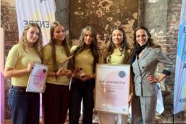 SjóGló úr Eysturskúlanum í Havn hevur í dag vunnið DM í íverksetan í Kolding og er harvið blivin danmarksmeistari í íverksetan fyri fólkaskúlanæmingar úr 8.–10. flokki.