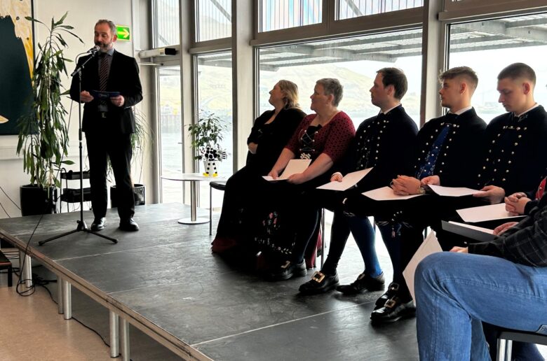 Landsstýrismaður til prógvhandan í Vestmanna – Útbúgving innan aling