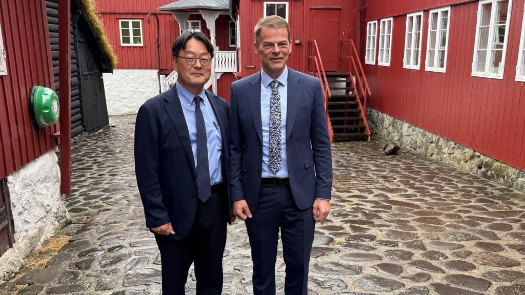 Bárður á Steig Nielsen hitt suðurkoreanska sendiharran um tættari samstarv