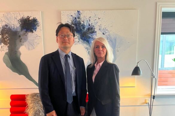 Landsstýriskvinnan hitt koreanska sendiharran